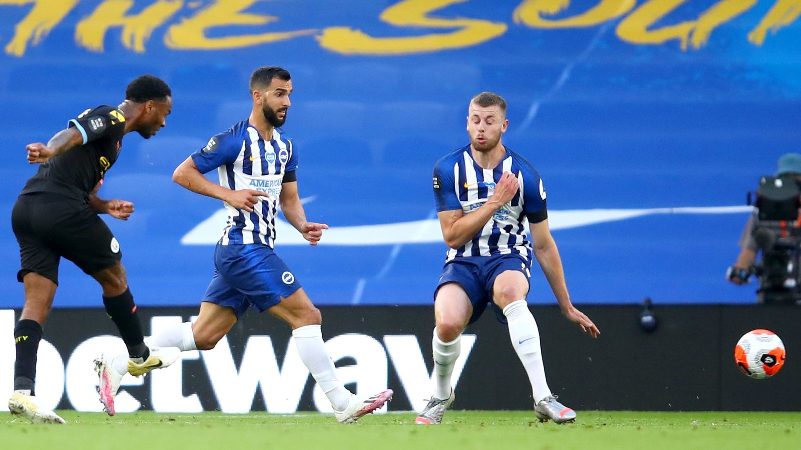 Sterling Inspirator Kemenangan City atas Brighton 5-0