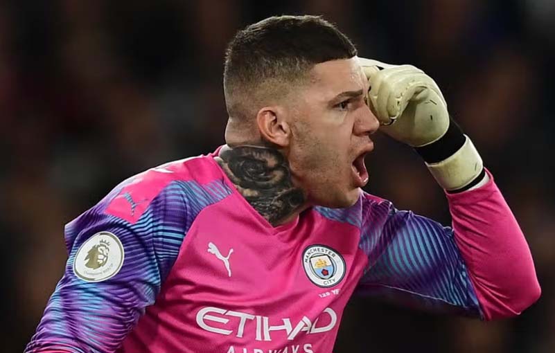 Man City Ingin Ederson Bertahan
