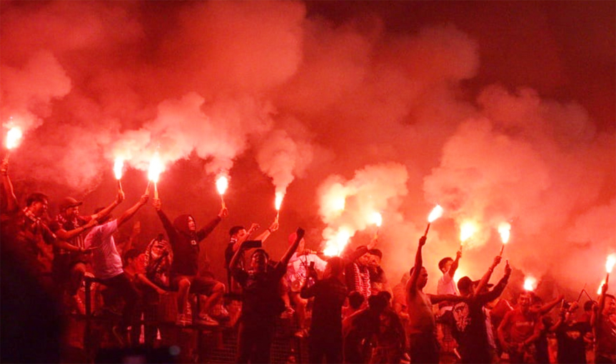 Suporter Nyalakan Flare, PSM Didenda Rp 220 Juta