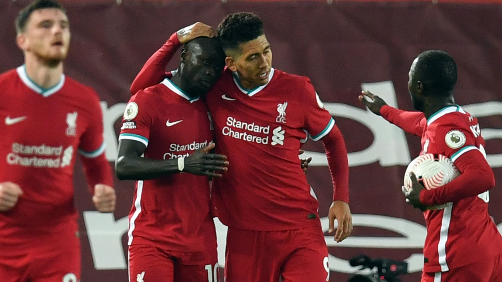 Neville: Liverpool Setingkat di Atas Man City