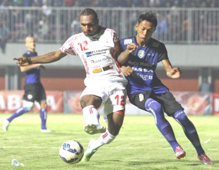 Prediksi Bola: Persipura vs Arema 29 Oktober 2017