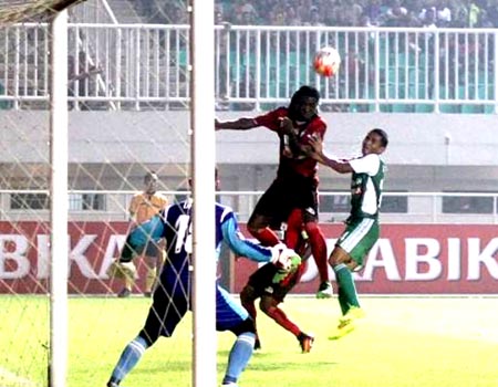 Prediksi Bola: PS TNI vs Persipura 4 November 2017