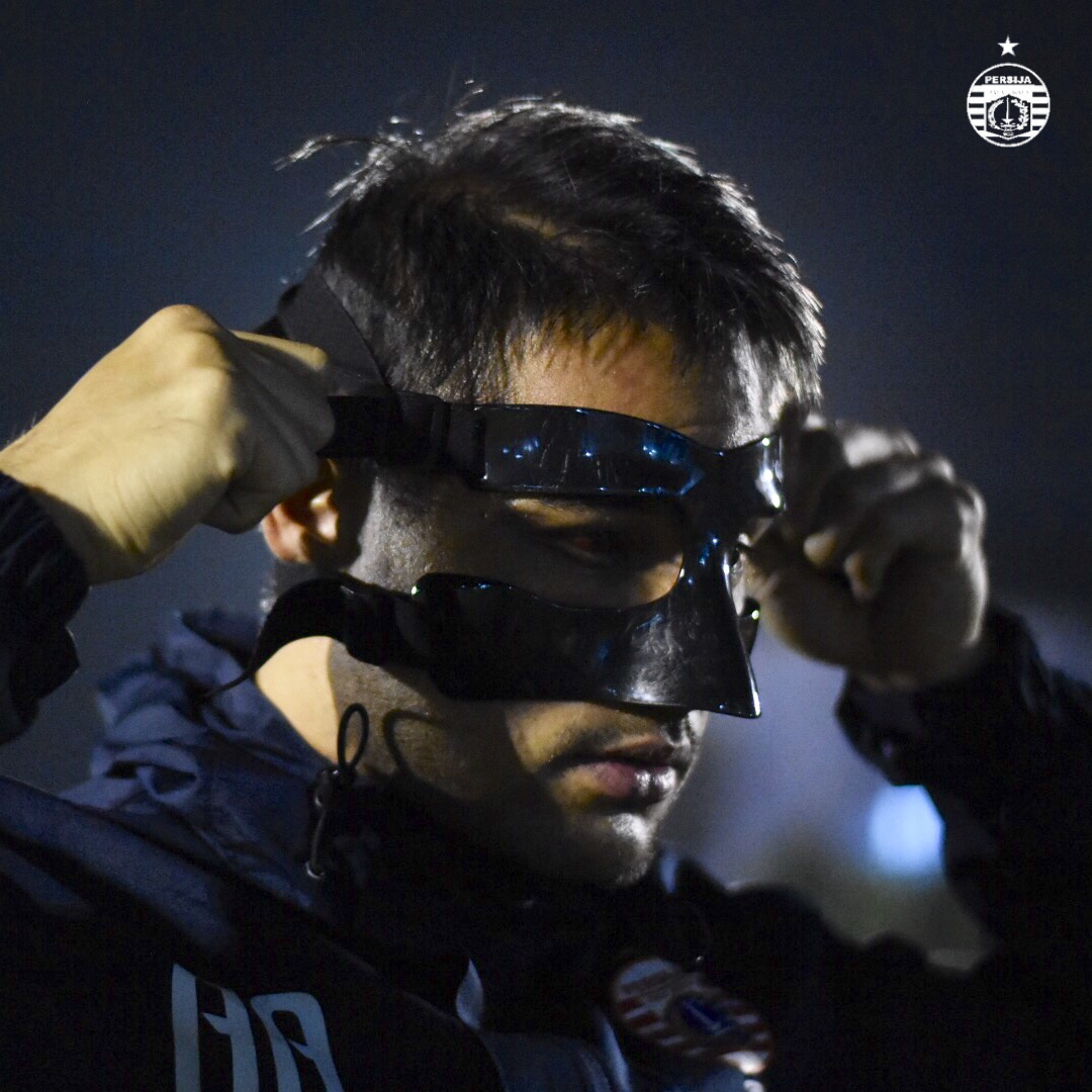 Andritany Mulai Berlatih Dengan Topeng Pelindung 