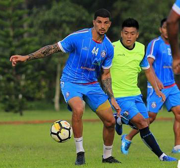 Jamu BFC, Arema Krisis Pemain Belakang 