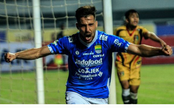 Persib Bisa Turunkan Bauman Lawan PSM Makassar  