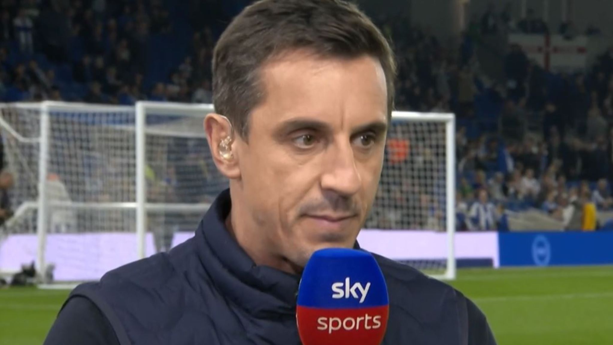 Gary Neville: Selesaikan Liga Premier di Luar Negeri