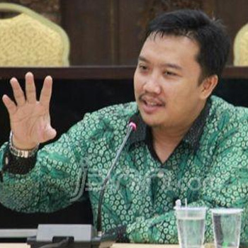 Menpora Minta Komdis PSSI Tegas Terkait Gol Tangan Pemain Persela 