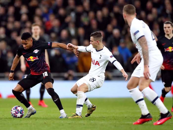Keok Di Kandang Sendiri, Mourinho Akui Tottenham Dalam Situasi Sulit