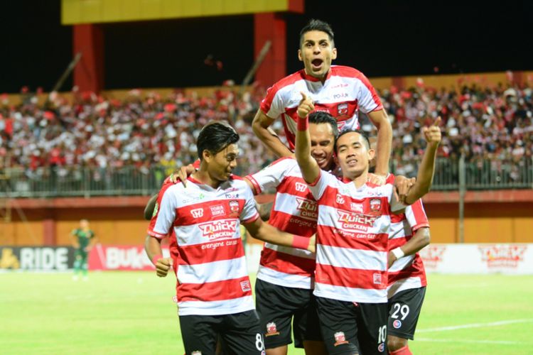 Madura United Menang, Persib Terus Dibayangi