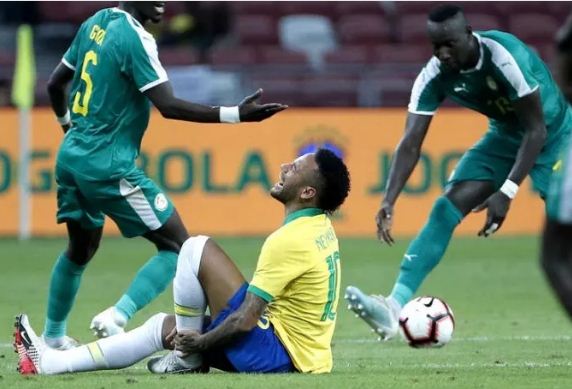 Neymar Cedera Lagi Saat Brasil kontra Nigeria, Ini Pembelaan Tite  