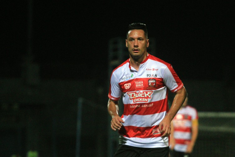 Raphael Maitimo Kabarnya Akan Merapat Ke Persebaya 