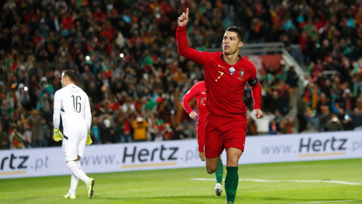 Ronaldo Cetak Hattrick Ke Gawang Lithuania, Pelatih Portugal Anggap Biasa