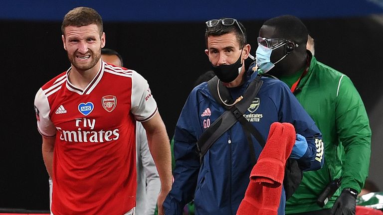 Bek Arsenal Mustafi Akan Absen di Final Piala FA