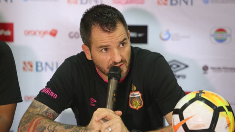 BFC Kalah Telak, Simon McMenemy Sebut Arema Tampil Luar Biasa