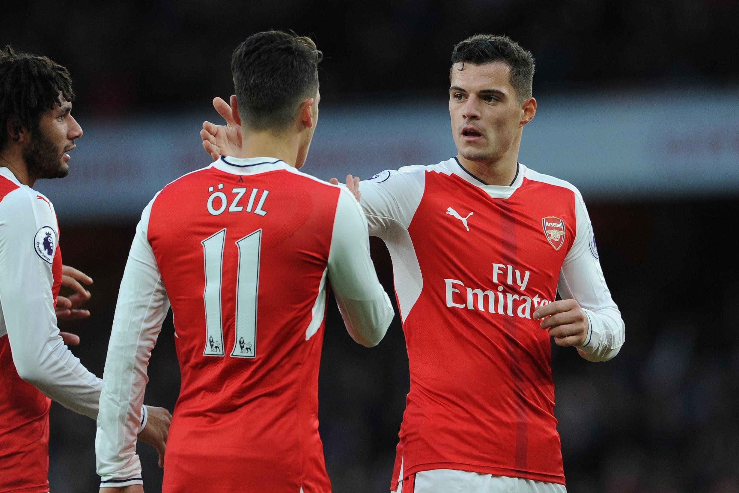 Jelang Lawan Liverpool, Arsenal Tes Kebugaran Oezil dan Xhaka